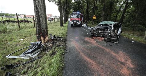 Lubuskie Śmiertelny wypadek ford uderzył w drzewo