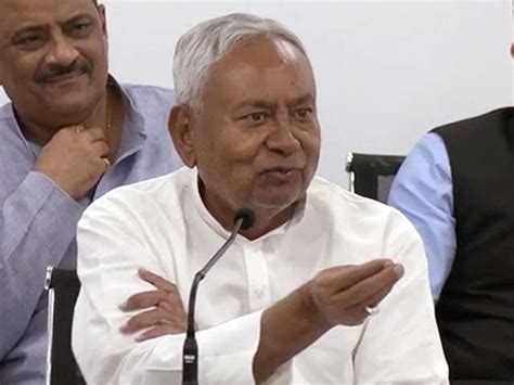 Tension Between Bihar Government And Raj Bhavan Nitish Kumar Meets