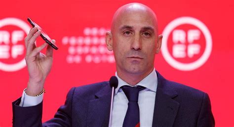 La FIFA inhabilita a Rubiales durante los próximos tres años