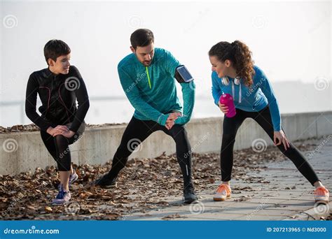 Friends Fitness Training Together Outdoors Living Active Healthy