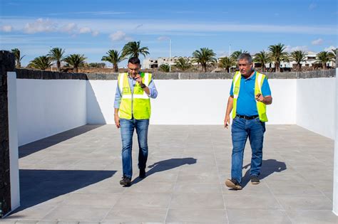 Costa Teguise continúa renovando su red de mini puntos limpios