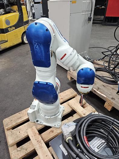 Used Yaskawa Motoman Sia F Industrial Robot With Fs Controller For