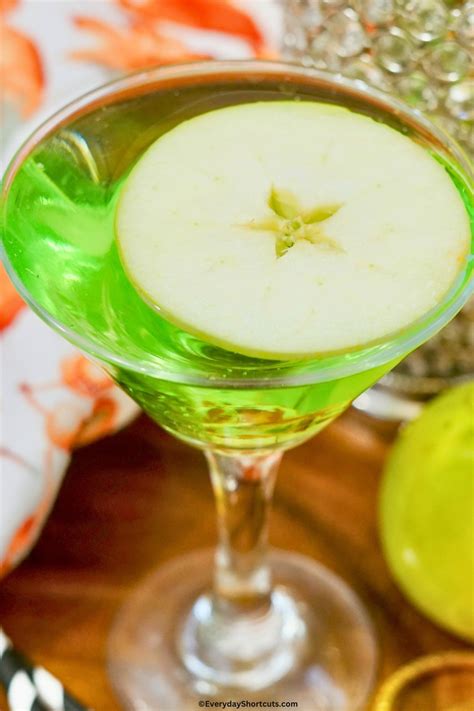 Sour Apple Martini - Everyday Shortcuts