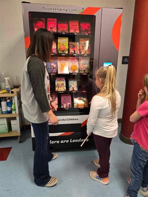 Big Otter Elementary Unveils Book Vending Machine Clay County Schools