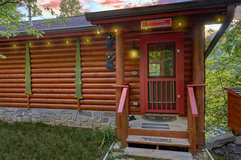 "River Retreat" Pigeon Forge Riverfront Cabin Sleeps 10