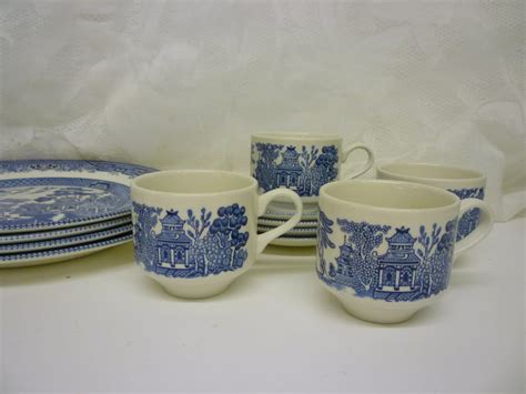 Vintage Churchill China Blue Willow Dinnerware Four Plates