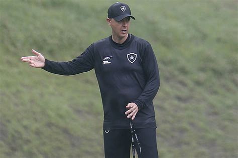 Botafogo deve ter estreias contra Sampaio Corrêa veja escalação