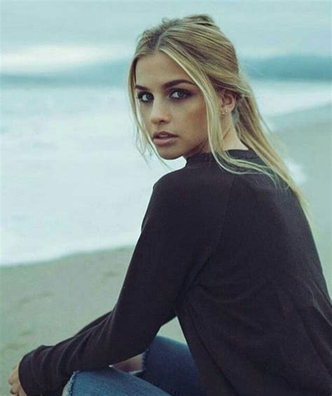 Pin De 🇻🇮tb Lee Kadoober Iii🇻🇮 En Marina Laswick Poses Poses