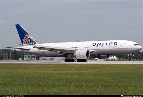 N United Airlines Boeing Er Photo By Martin Tietz Id