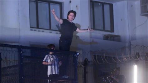 SRK greets fans with his 'signature pose' on 57th birthday | Nepalnews