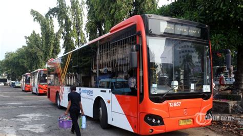 Transjakarta Uji Coba Satu Unit Bus Listrik Rute Blok M Balai Kota