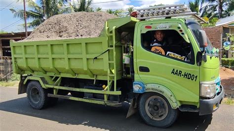 Dump Truk Hino Dutro Bongkar Muatan Pasir Full Bak Jumbo YouTube