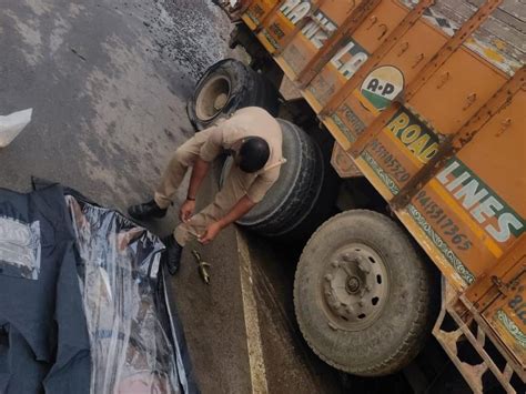 Khalasi Died On The Spot Drivers Of Both The Trucks And Others Escaped From The Spot चित्रकूट