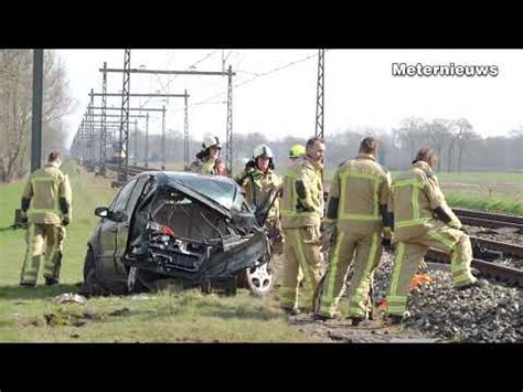 Trein Botst Met Auto Op Overweg Broekhuizen