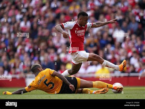 Wolverhampton Wanderers Joao Gomes Left Challenges Arsenal S Gabriel