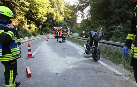 Motorradfahrer Aus Dem Kreis Passau St Rzt Und Verletzt Sich Bei Winzer