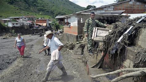 Colombie Au Moins Morts Dans Un Glissement De Terrain