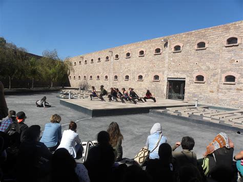 Ofrecer Centro De Las Artes Actividades Durante Semana Santa Y Pascua