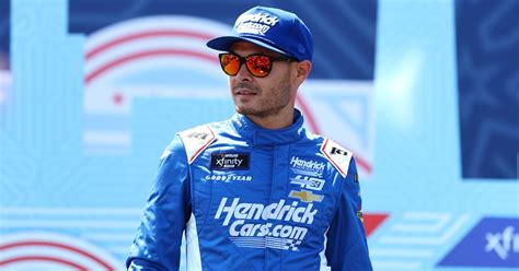 Kyle Larson drives from P21 to win World of Outlaws thriller, achieves ...