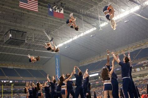 Basket Toss Cheer Cheerleading Cheerleading Cheer Stunts