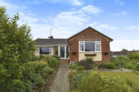 3 Bed Detached Bungalow For Sale In Wessington Park Calne Sn11 Zoopla