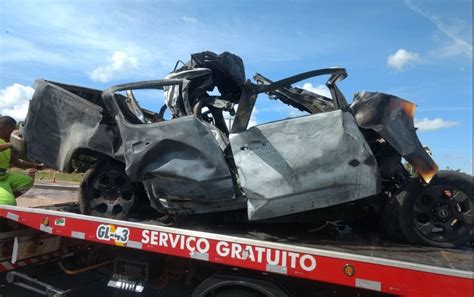 Motorista De Caminhonete Morre E 10 Pessoas Em ônibus Ficam Feridas Em