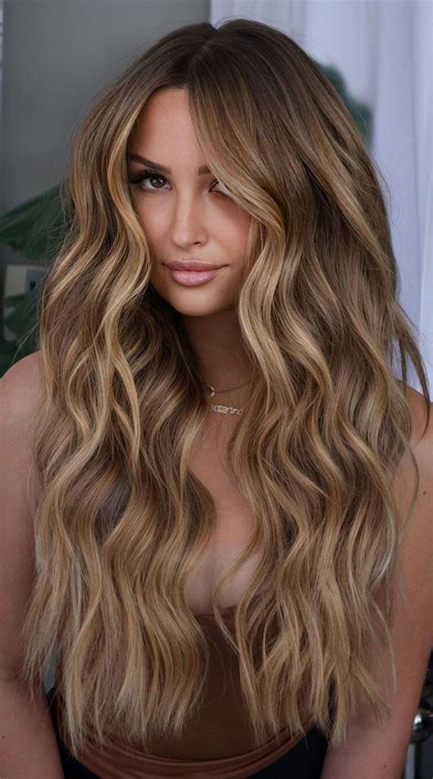 49 Autumn 2022 Hair Colour Trends Wavy Dimensional Bronde