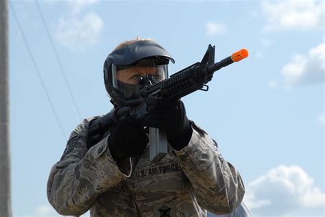 Airsoft Guns Bring a Realistic Feel to Deadly Force Training > 185th ...