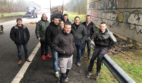 On est fatigués mais on va tenir à Fougères les agriculteurs