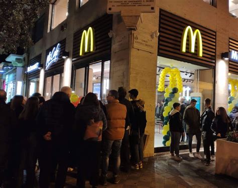 Incendio Al McDonalds Di Bari Panico E Persone In Fuga