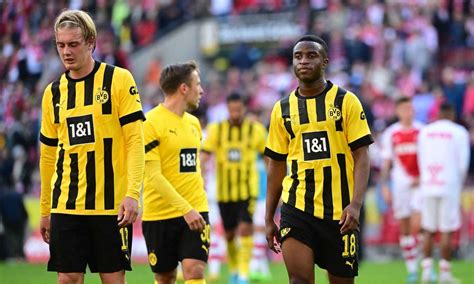 Borussia Dortmund Ufficiale Un Difensore Saluta E Va Al Bochum