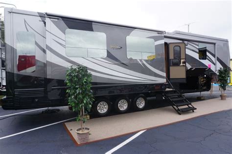 Fifth Wheels Spacecraft Mfg