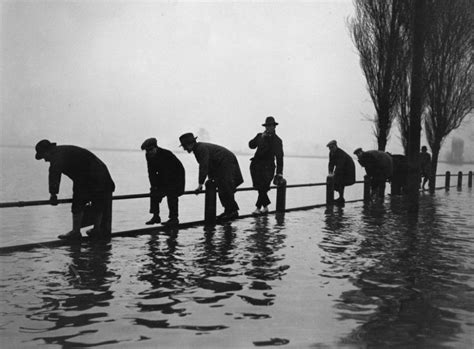 Historic Photographs From 1928 Thames Flood ~ Vintage Everyday