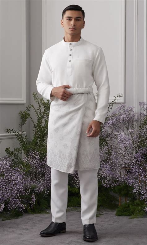 Wanzar Khaliq Baju Melayu In Off White Men S Fashion Muslim Wear