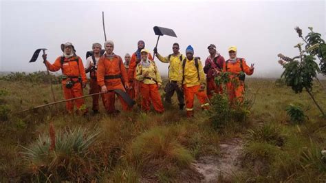 Chapada Brigadistas Debelam Fogo Em Rea Do Parque Nacional Novo Foco