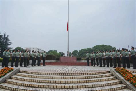 同话心声 向国旗敬礼 青春致敬祖国 电气学院