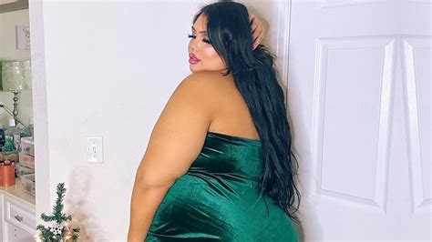 Alex Aspasia Plus Size Curvy Model Social Media Influencer Body