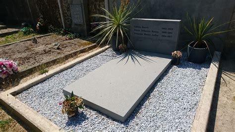 monuments en granit Marbrerie Funéraire Nîmes Alès Montpellier