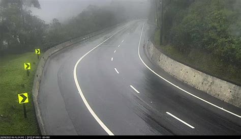 Ap S Mais De Horas Serra Antiga Da Rodovia Dos Tamoios Segue