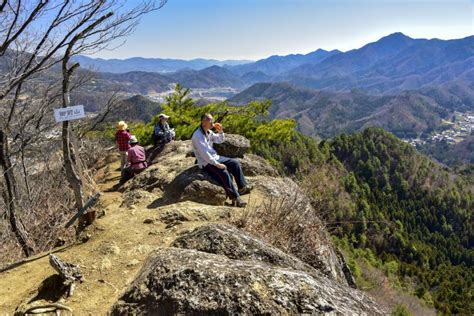 山梨県・御前山＆菊花山。大月駅から周回できる富士山展望の山で、師走も低山を楽しもう！ 山と溪谷オンライン