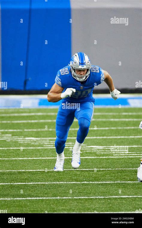 Detroit Lions Tight End T J Hockenson 88 In Action Against Chicago