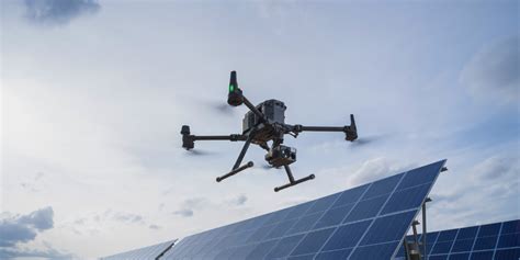 Maximizing Solar Farm Efficiency with Drone Technology | Drone Nerds ...