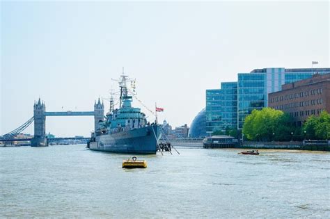 Hms Belfast Ship And Tower Bridge Na Cidade De Londres No Reino Unido