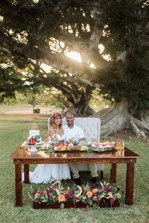 Real Life Moana Wedding Inspo Has Us Loving Fall In Hawaii