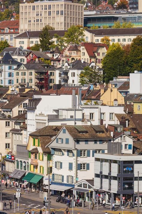 Byggnader Av Den Gamla Staden Av Staden Av Zurich Schweiz Redaktionell