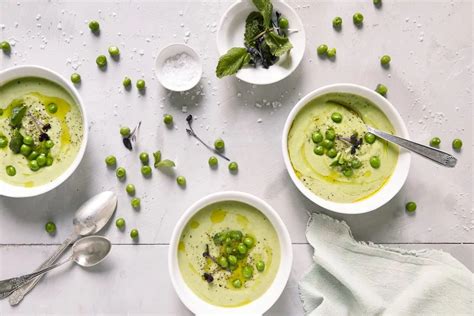 Soupe De Petits Pois Au Lait De Coco Et Au Curry Vert