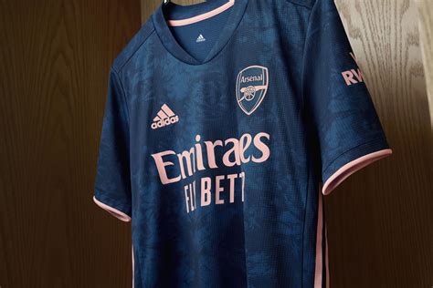 Understand And Buy Arsenal Blue Jersey Disponibile