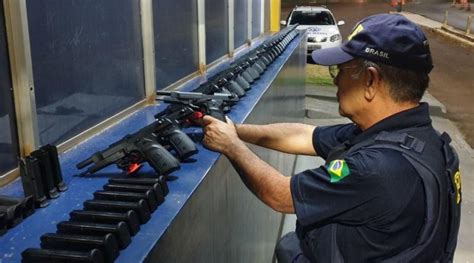 Após 20 km de fuga PRF apreende 29 pistolas CANAL 4MEIA