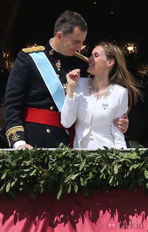 El Rey Felipe Vi Y La Reina Letizia En El Balc N Central Del Palacio