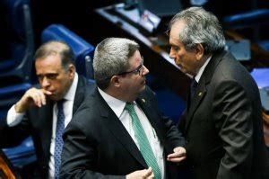 Senado elege comissão que vai analisar denúncias contra Dilma e pedido